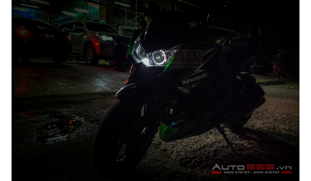 Kawasaki Z1000 độ đèn bi xenon tăng sáng cho xe phá nát màn đêm